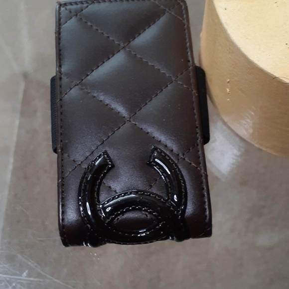 Chanel Ipod holder - Picture 3 of 7